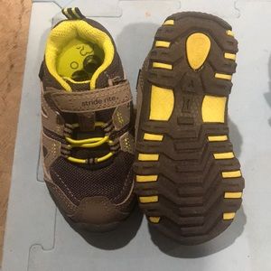 Stride Rite 5.5 W young toddler boy sneakers